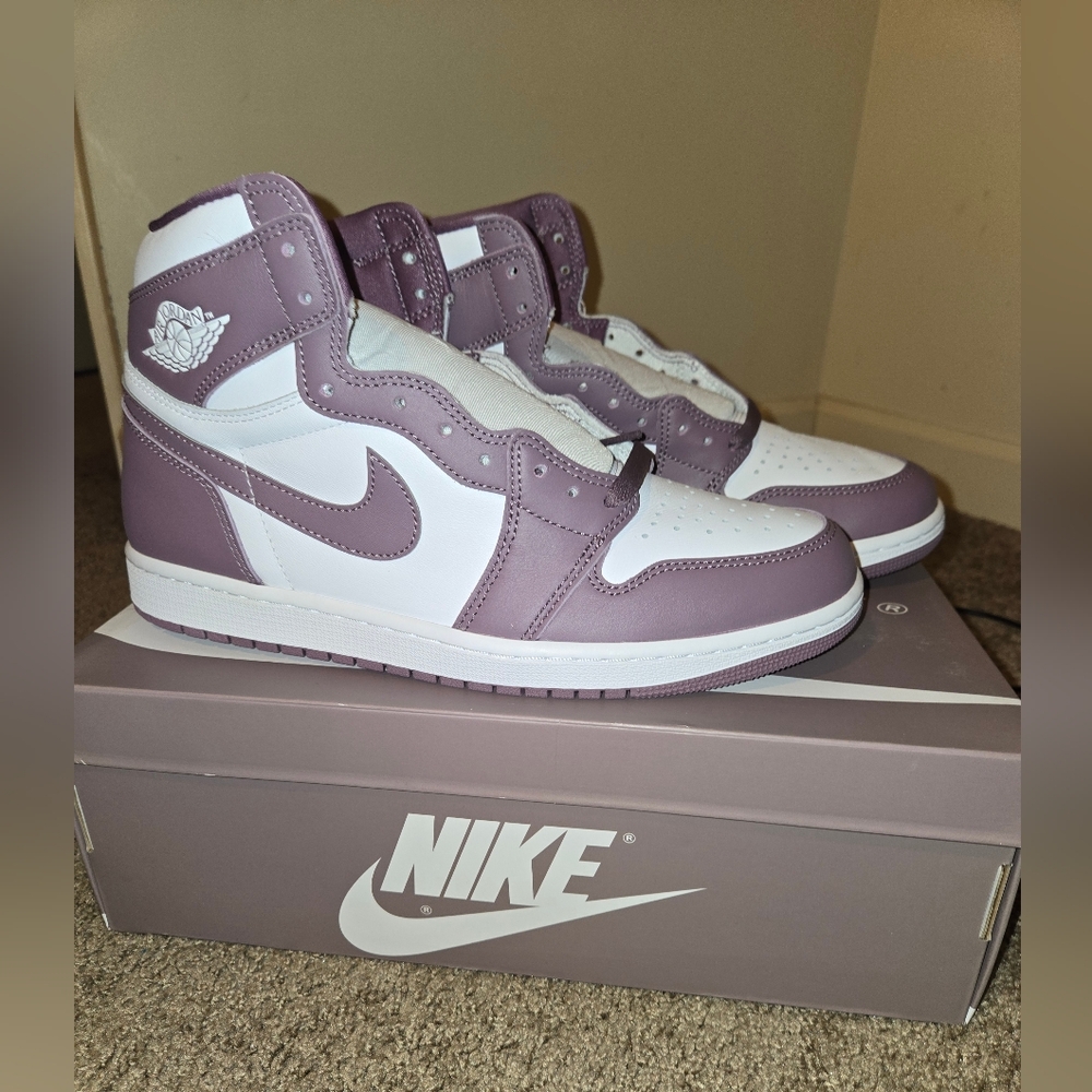 NIB Air Jordan 1 Retro High OG - Picture 4 of 10
